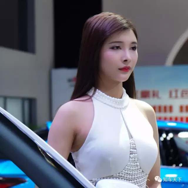 听说都来成都找小甜甜了,有来看车展小姐姐的