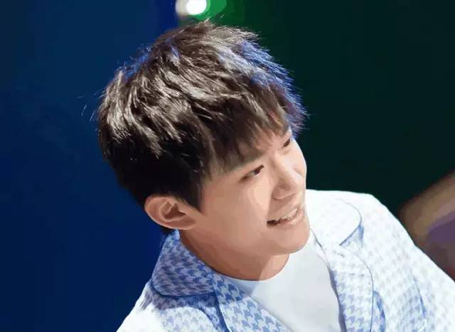 易烊千玺大学室友曝光! 对铺竟然是他.