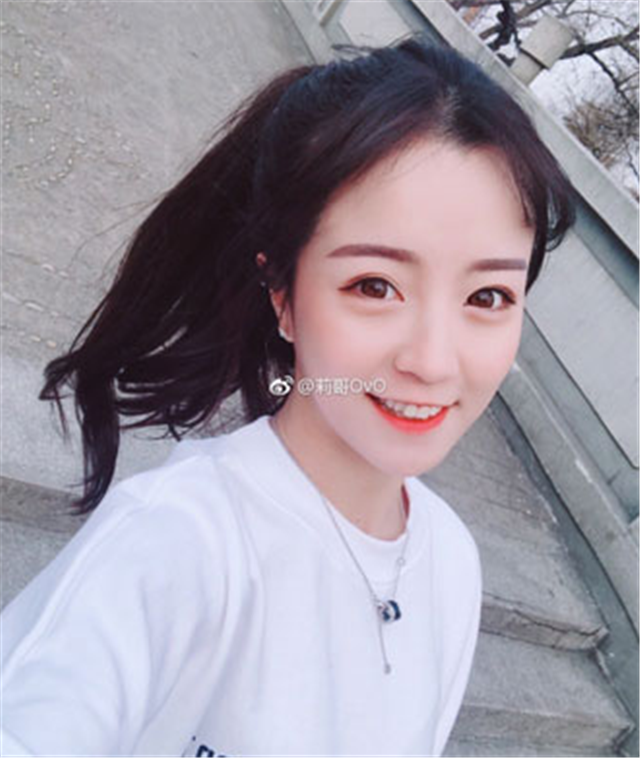 凭抖音走红的她,今将成为下一个温婉,只因一句"微信1400"