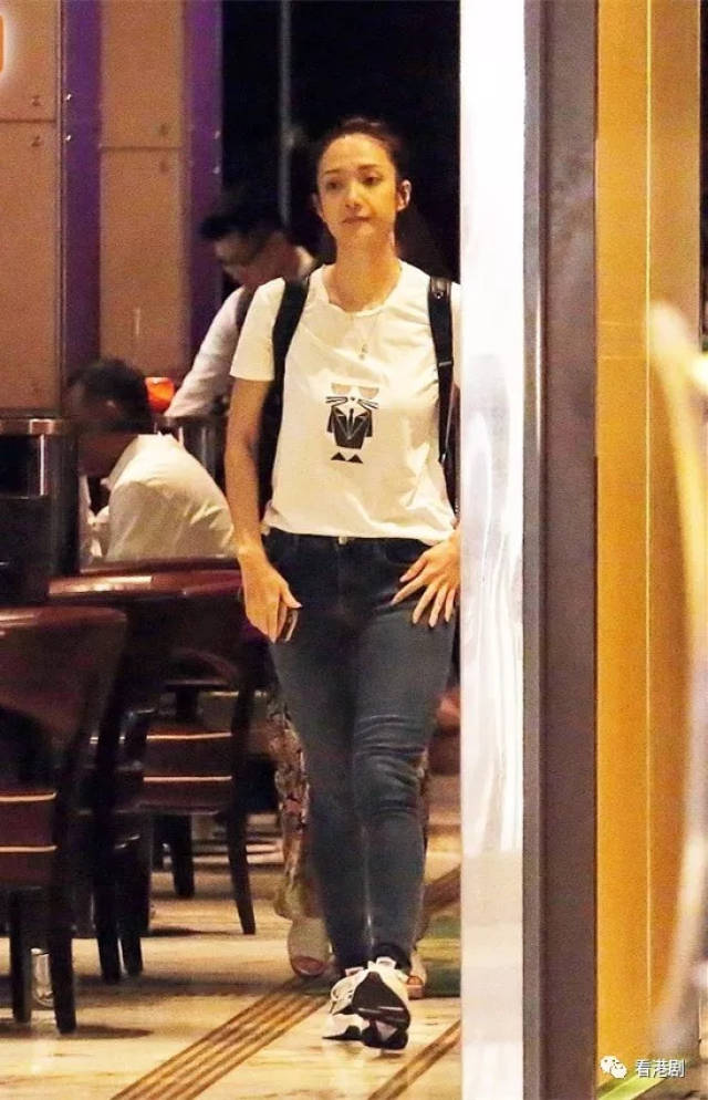 女神失威!王君馨素颜惊现熊猫眼