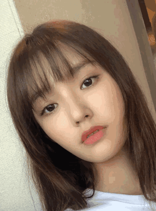 初秋和红唇更配哦,欧阳娜娜教你如何用口红重返18岁