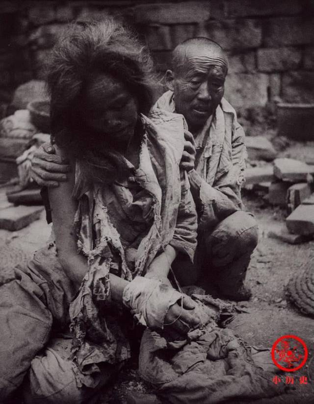 老照片: 日军进村真实场景 可怕的"三光"政策