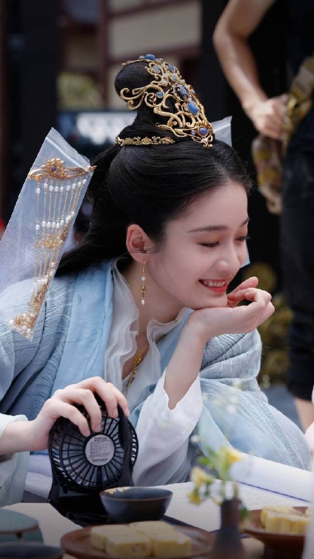 张雪迎新剧古装扮相太美,清新脱俗就如小仙女