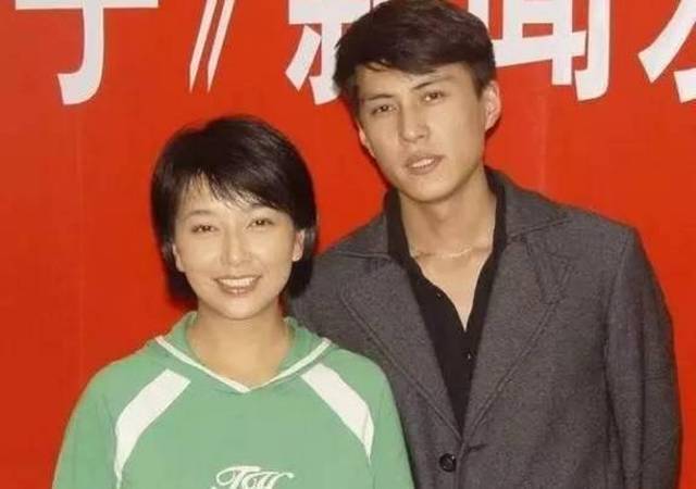 两位老戏骨离婚后,他娶了小15岁的老婆,她找了小15岁的鲜肉男友