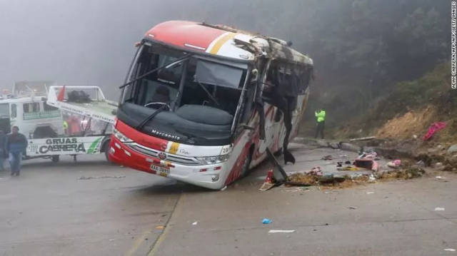 据美媒报道,当地时间9月1日,厄瓜多尔南部一辆巴士发生车祸.