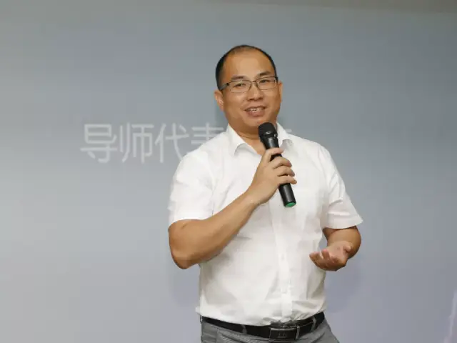 南方科技大学工程系教授叶涛与项目企业做交流
