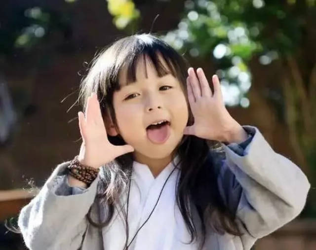 "剪刀手""嘟嘟嘴"的表情英文怎么说?(涨姿势)