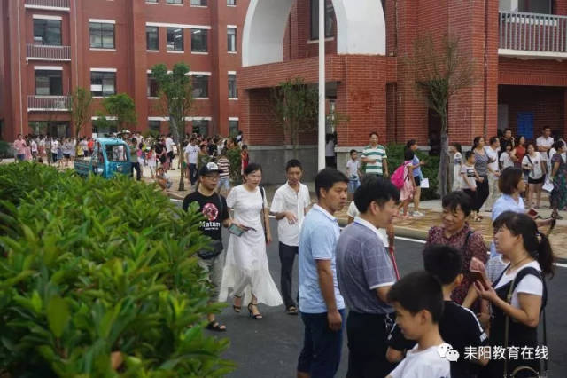 網(wǎng)傳師大附中耒陽(yáng)分校
劃算的辦公家具宿舍甲醛超標(biāo)，湖南要求