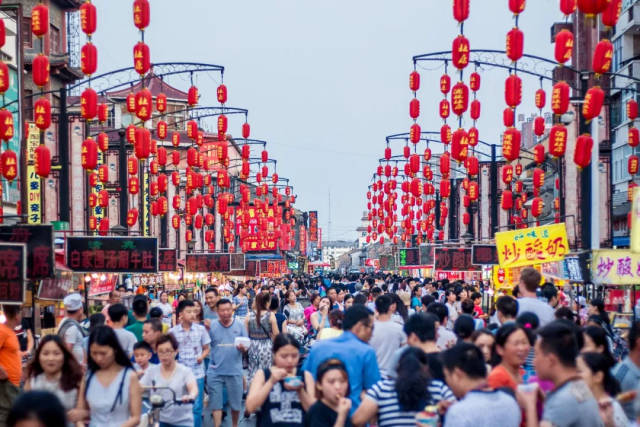 老城十字街,是洛阳美食的汇聚之地.