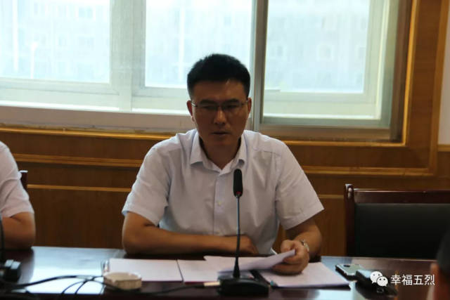 8月31日上午,镇党委书记冯慧东主持召开禁养区畜禽场拆除工作推进会.