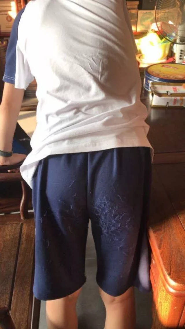东莞某学校的校服竟然是"乞丐装"?开学第一天就收到超