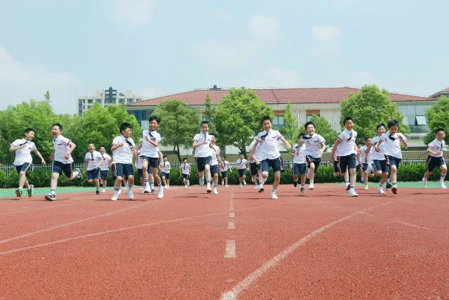 松江区第三实验小学向阳而生