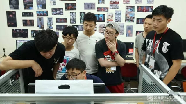 去火星学游戏 上课还带回本儿的?!