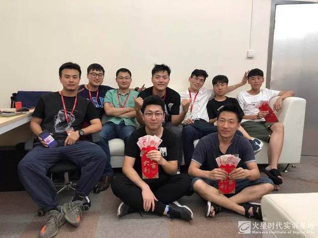 去火星学游戏 上课还带回本儿的?!