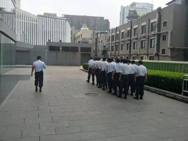 招聘大龄保安值班门卫