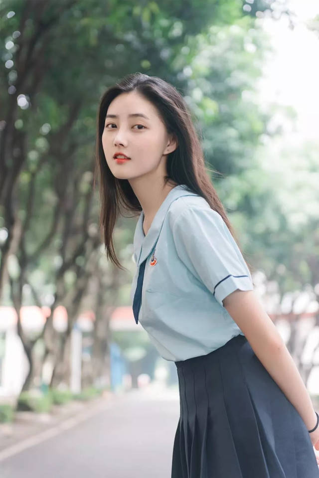 尤其是光明中学 它们的校服,号称全东莞最美的校服!