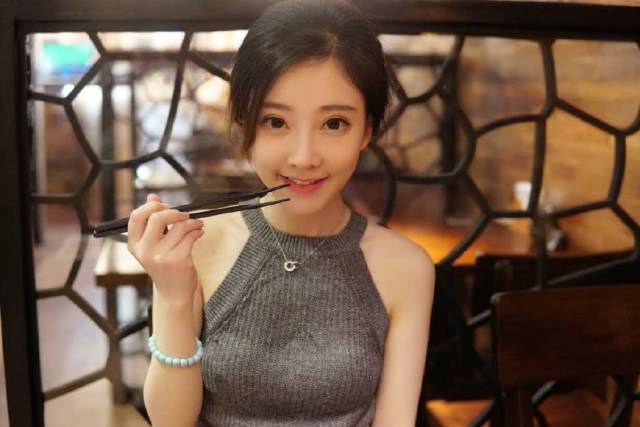 抖音一姐莉哥和PDD即将签约虎牙?网友:一个四千万一个四百斤!