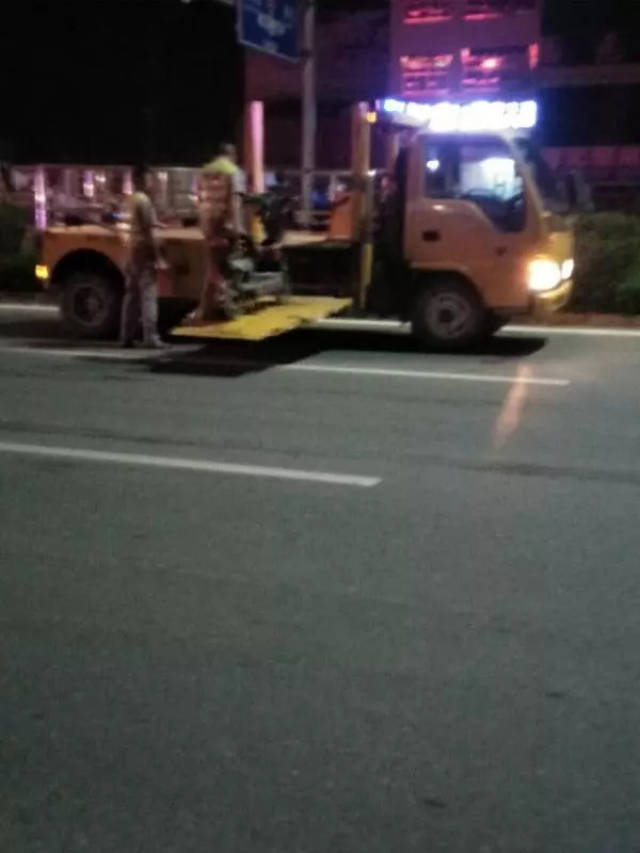 【头条】惠东环城北路发生交通事故,摩托车被.
