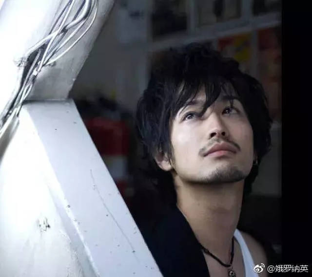 盘点杨洋、王凯、陈立农等明星的特点,喉结和