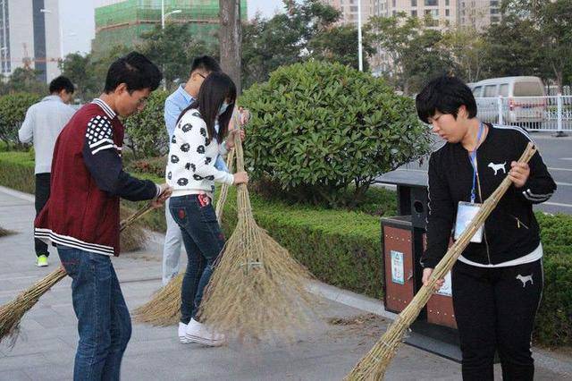 请您凭借此短信进校,按照班级统一的清洁要求,带领孩子做好教室清洁