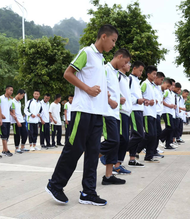 镇康一中高一新生军训圆满结束