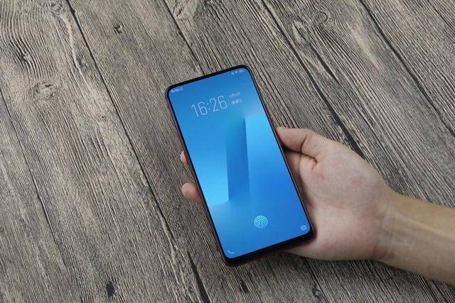 vivo nex迎来了全新的屏幕指纹版本,标配8g内存 屏幕指纹识别未来遥不