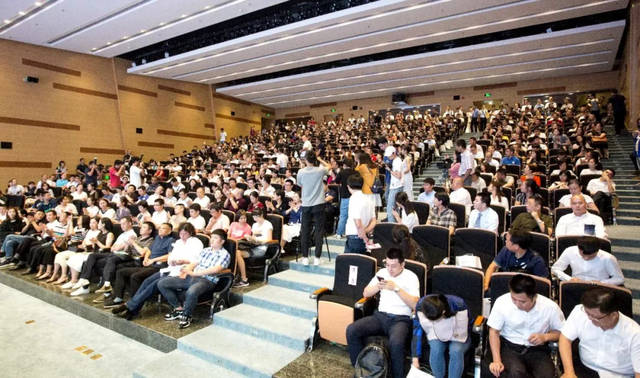 景德镇陶瓷考古研究所所长江建新 深圳开讲明清官窑瓷器研究与鉴