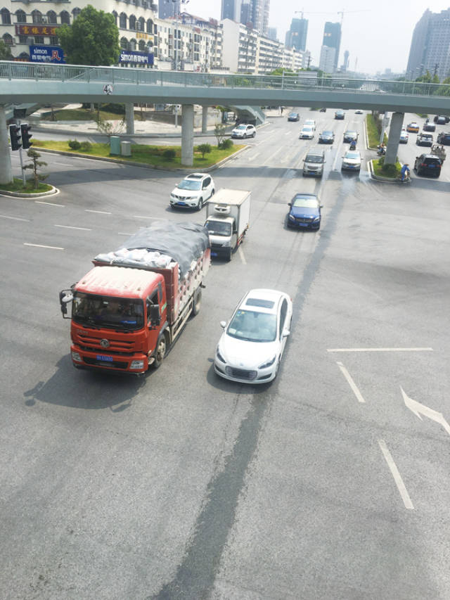 9月起将严查城区大货车 并开启两处路口监控设备
