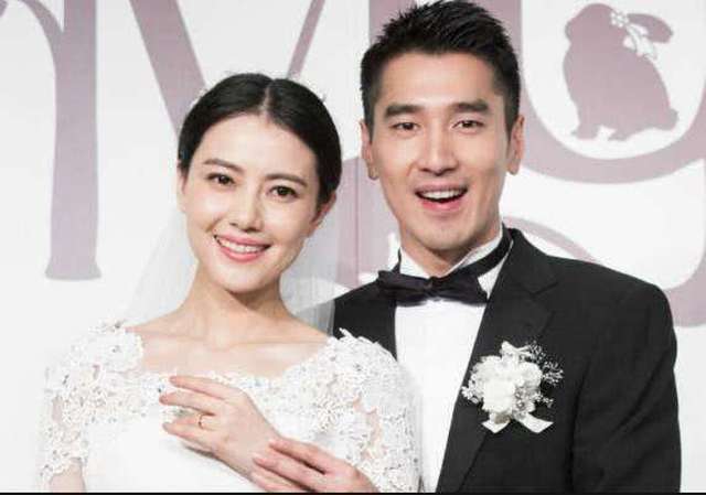 中韩娱乐圈8对"女大男小"明星夫妻, 最后一对今年喜得