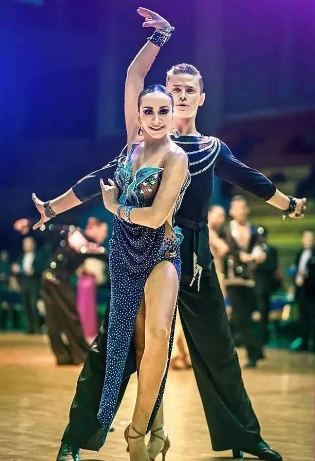 伦巴教学常见问题分析~(内附3 个 拉丁舞 视频