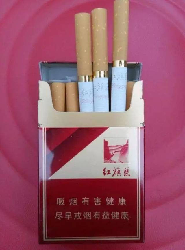 这款香烟现在大人小孩都不陌生,当年有五块的红旗渠,现在都是十块钱