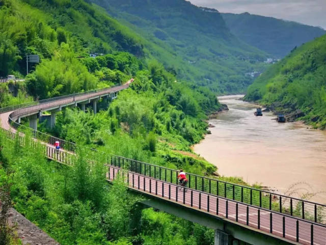 九月假期多、美景多,从喧嚣的大都市走出来, 到