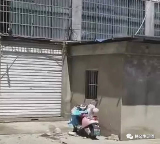 近日,盐城市阜宁县境内发生一起意外事故,一名女子在楼下停车时,被