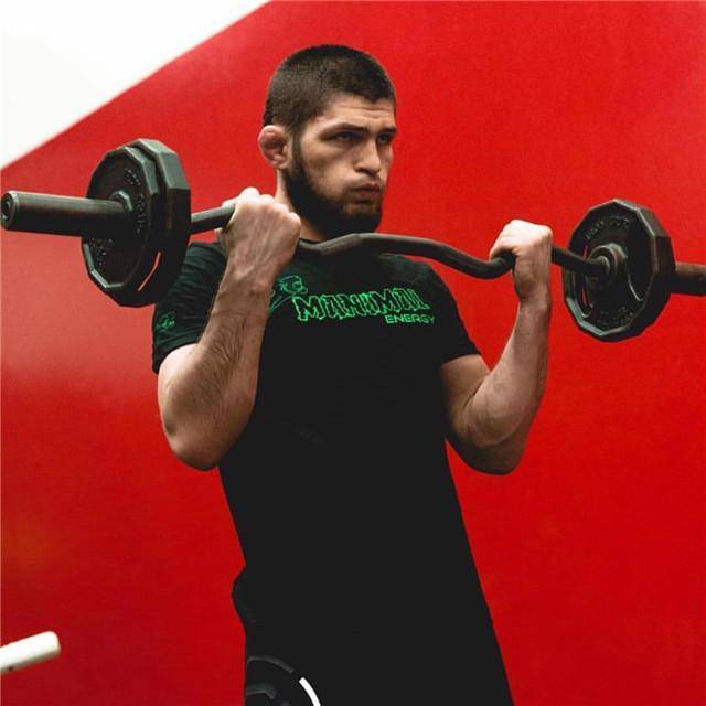 ufc嘴炮似乎怕了小鹰,拒绝参加新闻发布会,大战后可能