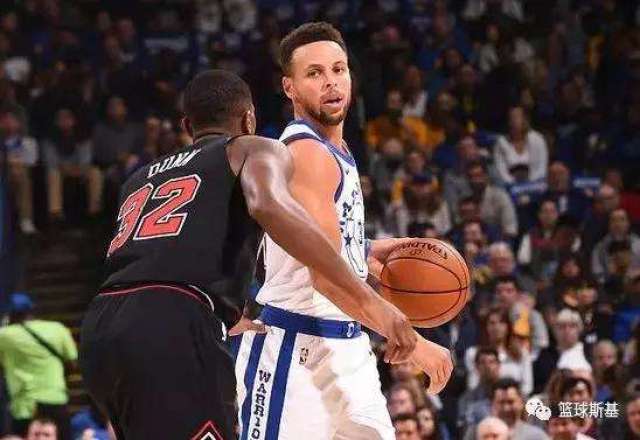 丧心病狂! 水花飙62分, 库里单节暴走26分狂屠