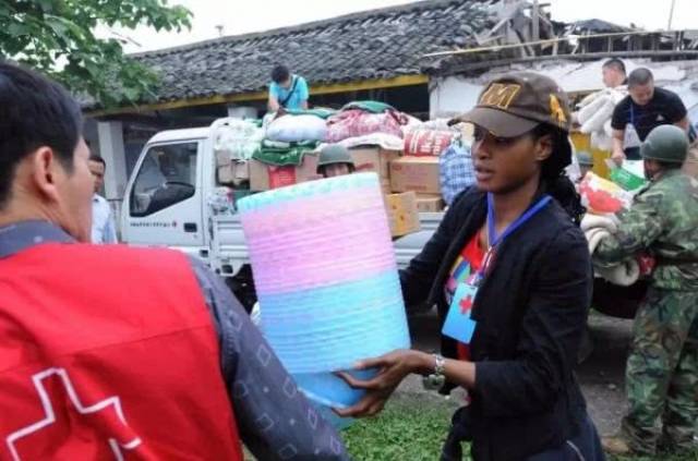 如果中国人在非洲,直接称呼非洲人小黑,会有