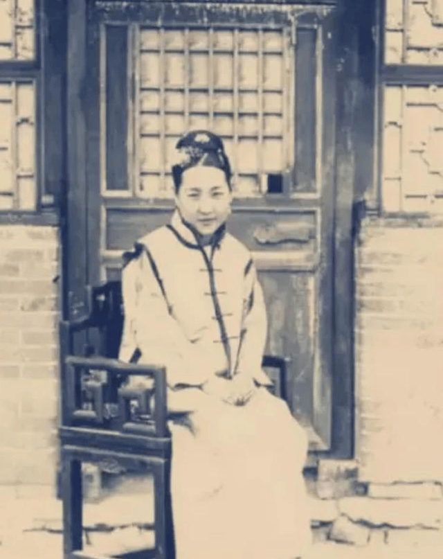 一百多年前的清朝老照片女子没那么惊艳光绪帝的皇后长这样