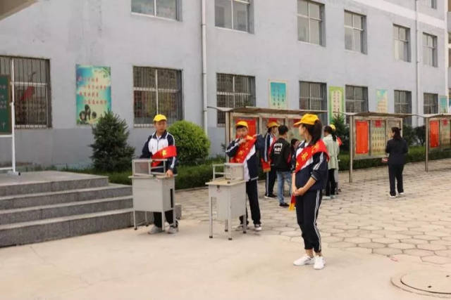 代县五中开学时拍到的一幕,看看有你家孩子吗?