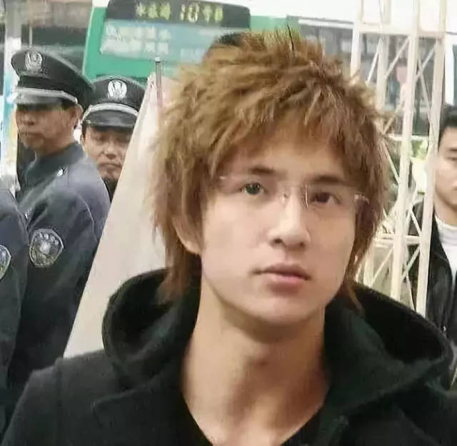 薛之谦参加我型我秀的活动照 隐隐约约感觉是懵懂少年 虽然造型非常的