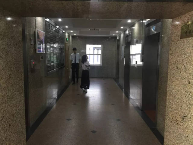 汉中广场电梯厅