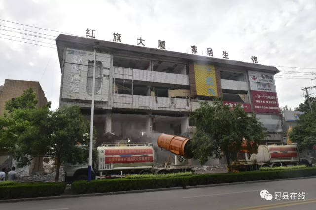 冠县红旗大厦实施拆除