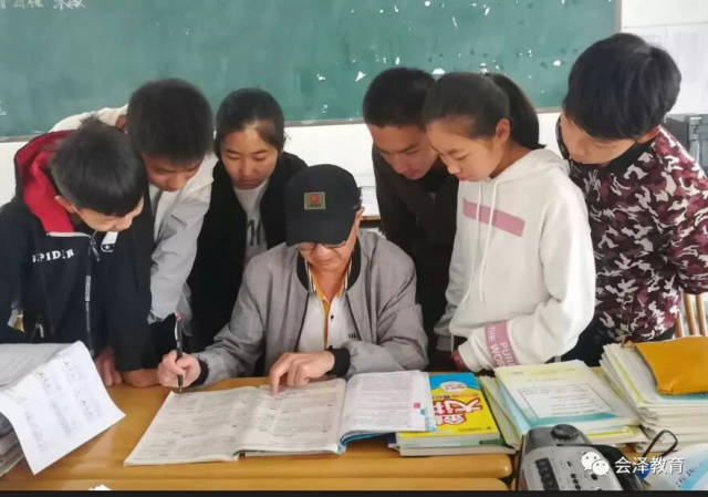 在雨碌中学乃至美丽的雨碌乡,提起代德坤老师,从领导到家长,从教师到