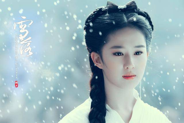 胡歌刘亦菲在一起了?两个人手拉手逛街还带着