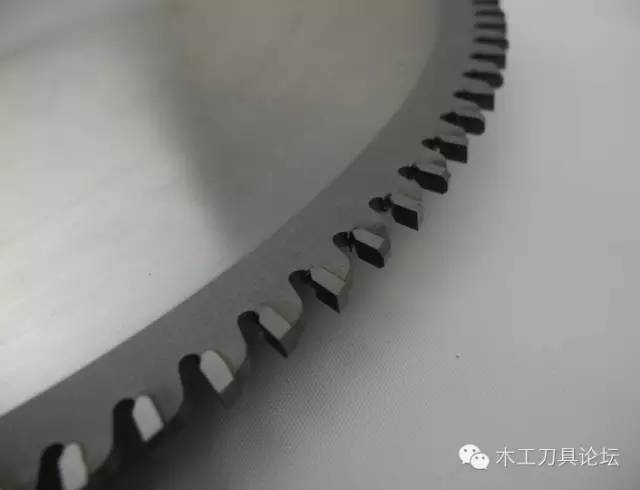 锯片各构成部分名称: 1.合金刀头tips 2.基体body 3.
