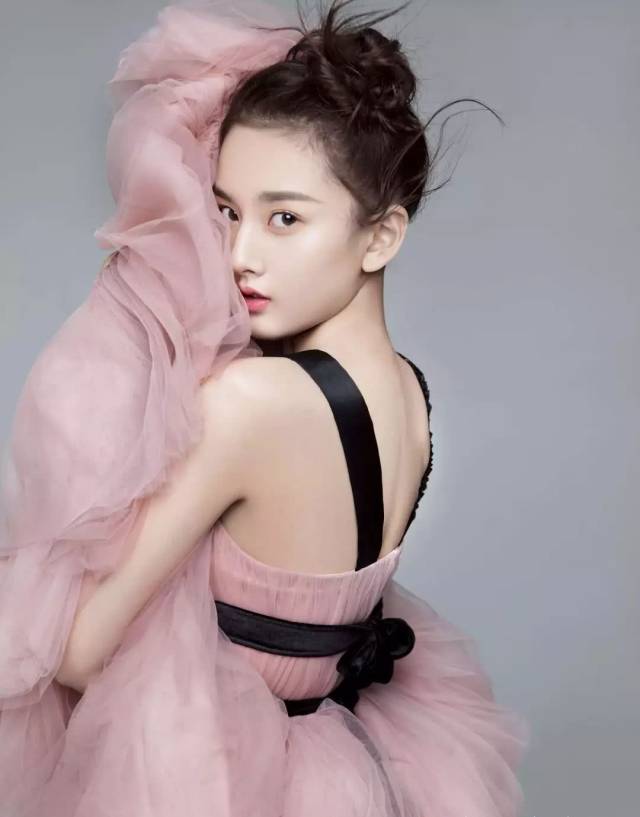 就想问问宋祖儿是吃什么长大的 美成这样 / 2005年,宋祖儿出演了个人