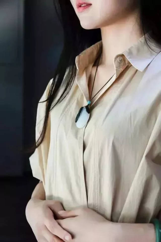 佩戴的规矩 复习完老祖宗的这些规矩,宝姐还得跟大家具体讲讲,不同玉