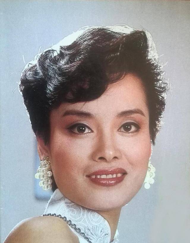 80年代三位歌星演电影 毛阿敏大气 程琳清丽 而她用歌声征服世界