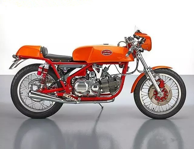 上个世纪60年代,哈雷控股aermacchi摩托车,利用了它的250cc单缸风冷