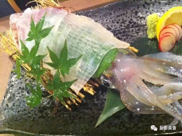 遇到新鲜的竹荚鱼,刺身是最好的吃法.