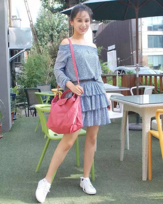 (图源见水印) 放一张全身照 杨紫的头身比 可以说是明星中的路人比例